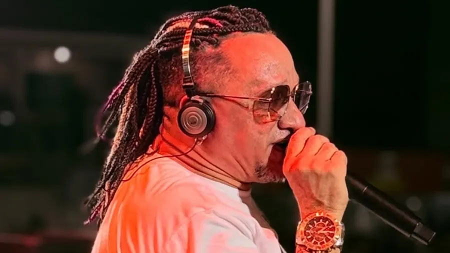 cantor-kinho-do-rodo-morre-apos-passar-mal-na-bahia-1777725893570_v2_900x506.jpg.webp
