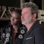 Gianne Albertoni estrela desfile de Geraldo Couto com coleção inspirada em Fellini